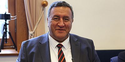Gürer: “Öğretmen önlük değil ikramiye bekliyor”