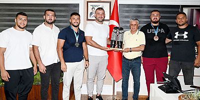 Güreşçilerden Başkan Topaloğlu’na ziyaret 