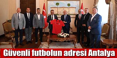 Türkiye’ye Futbol Federasyonu Başkanı Nihat Özdemir
