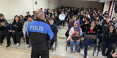 “Güvenli Okullar” Projesi Kapsamında Öğretmen ve Öğrencilere Seminer Verildi