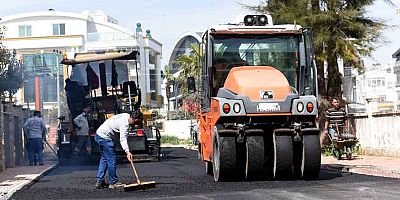 Güzeloba’ya sıcak asfalt