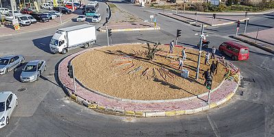 Hastane yolu kavşağına rengarenk ekolojik peyzaj