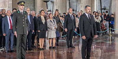 Hekimler, 1 Ekim Ulusal Muayenehane Hekimleri Günü vesilesiyle Anıtkabir’i Ziyaret Etti! 