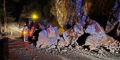 Heyelan nedeniyle kapanan Taşatan yolu açıldı