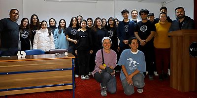 Heykeltıraşlar öğrencilerle sanat konuştu