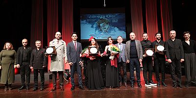 “Hikmet’in Oğlu” ayakta alkışlandı