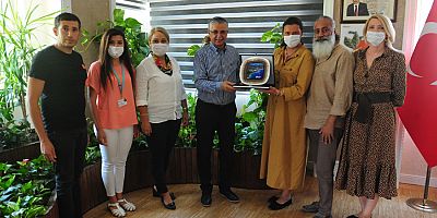 Hintli heykeltraştan Başkan Topaloğlu'na ziyaret