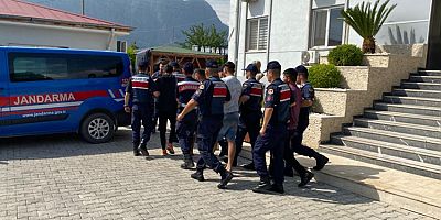 Hırsızlığa teşebbüs ederken yakalandılar