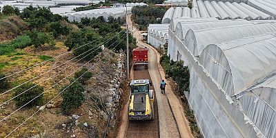 Hocalar Mahallesinde 25 yıldır yapılmayan yol asfaltla buluştu