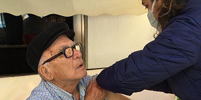 Huzurevi sakinleri Covid 19 aşılarını yaptırdı