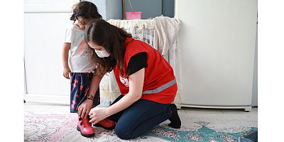 İhtiyaç sahibi çocukların bayramlıkları Kızılay'dan