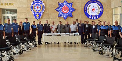 İhtiyaç Sahiplerine Ulaştırılmak Üzere Antalya Emniyetine Tekerlekli Sandalye ve Kıyafet Desteği