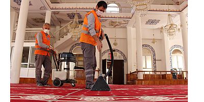 İlçelerdeki camiler temizlenerek dezenfekte edildi