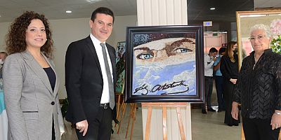 İlk defa kullanılan cam tekniğiyle resim sergisi açılışı