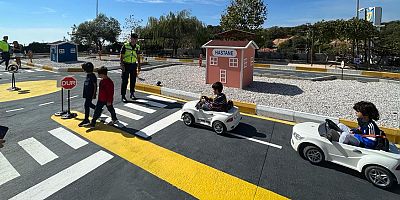 İlkokulu Öğrencilerine Trafik Eğitim Parkurunda Eğitim