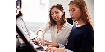 İpana ve TOG işbirliğiyle okulların müzik odalarına destek