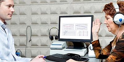 İşitme kaybı rahatsızlıkları Alzheimer hastalığını tetikleyebilir