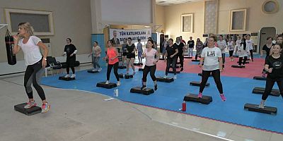 Isparta Belediyesi’nin step, aerobik ve plates kursuyla enerji depoluyorlar
