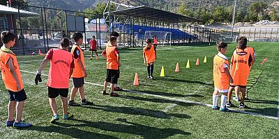 Isparta Belediyesi’nin yaz spor kurslarında dolu dolu bir yaz tatili geçirdiler