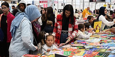 Isparta’da kitaplar gül açmaya devam ediyor