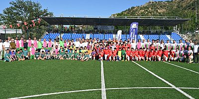 Ispartaspor’un emektar futbolcuları minikler için sahaya çıktı