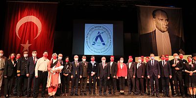 İstiklal Marşı’nın kabulünün 100. yılı AKM’de törenle kutlandı