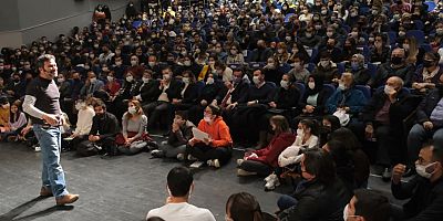 İzgören: Sanatı ve edebiyatı hayatımıza katmalıyız