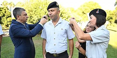 Jandarma Personeli Eşlerden Evlilik Yıl Dönümünde Anlamlı Rütbe Terfisi