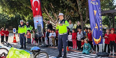Jandarmadan Öğrencilere Trafik Eğitimleri