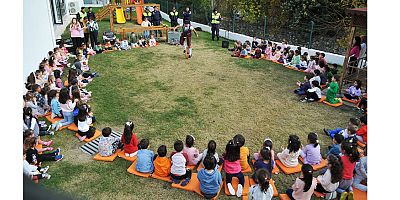 Jonglör eşliğinde trafik eğitimi