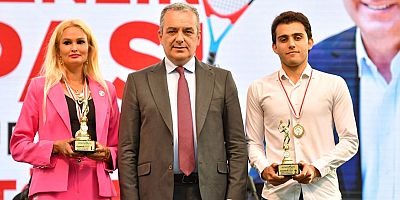 Kadın tenisçi rakip tanımadı