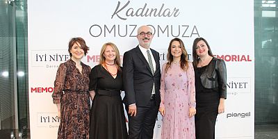 Kadınlar Omuz Omuza