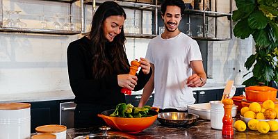 Kalbe giden yol hala mideden geçiyor