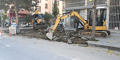 Kaldırımlar aydınlatmalı olarak yenileniyor