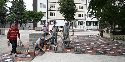 Kaldırımlar yenileniyor