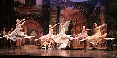 Kamelyalı Kadın balesi İzmir'den sonra tekrar Antalya'da