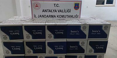 Kamyonetin kapalı kasasında 50 koli irsaliyesiz makaron ele geçirildi