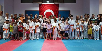 Karateciler kuşak atladı