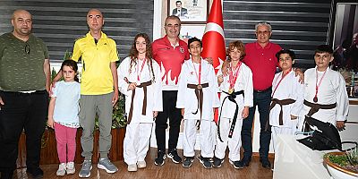 Karatecilerden Başkan Topaloğlu’na ziyaret 
