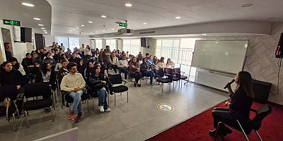 Kariyer Günleri'nde gençlere eczacılık mesleği anlatıldı