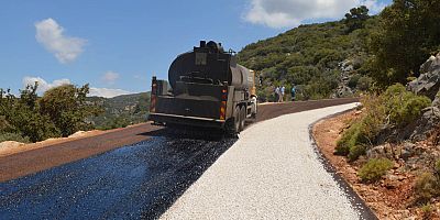 Kaş Aklar grup yolunda asfalt çalışması