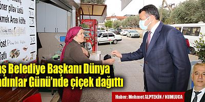 Kaş Belediye Başkanı Dünya Kadınlar Günü’nde çiçek dağıttı