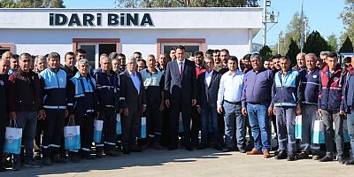 Kaş Belediye Başkanı Mutlu Ulutaş personeliyle bayramlaştı