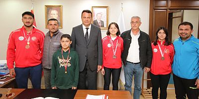 Kaş Belediye Başkanı Ulutaş’a güreşçilerden ziyaret