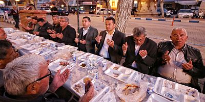 Kaş Belediyesinden Gömbe’de iftar yemeği