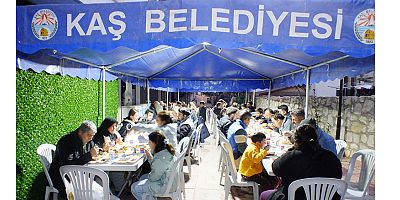 Kaş Belediyesinden iftar yemeği
