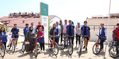 Kaş Belediyesinden öğrencilere bisiklet hediyesi