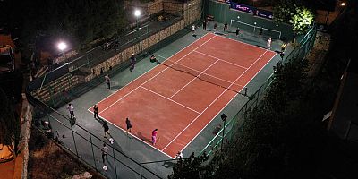 Kaş Belediyesinin tenis kursları büyük ilgi görüyor