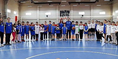 Kaş Ova Spor Salonu Kaşlı çocukların ortak buluşma noktası oldu