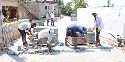 Kaş Palamut Mahallesi’ne kilit parke döşendi